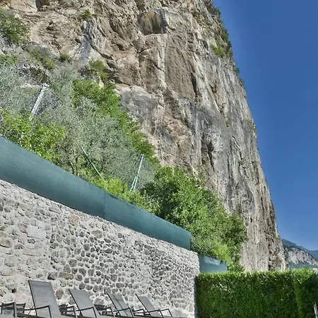 On The Rock Hotel